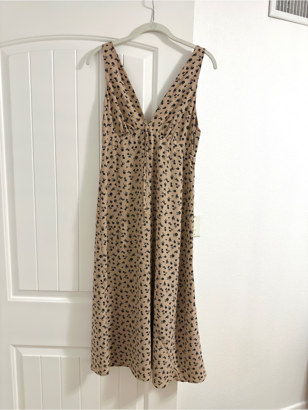 Chelsea28 Size Small Tan Floral Dress